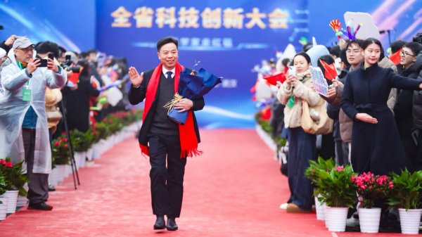 配资公司介绍 撕掉肿瘤细胞“隐身衣”，我国科学家在攻克癌症免疫耐受难题上有新突破